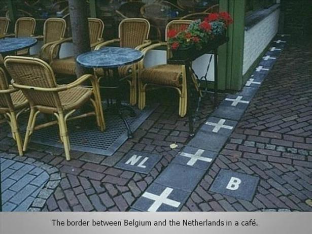 Cafe Border